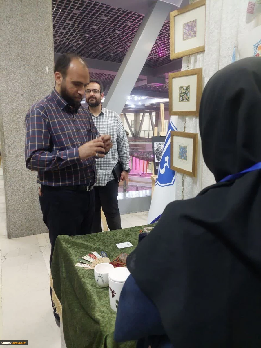 نمایش هنر و توانمندی دانشجویان دانشکده ولی عصر(عج) در نمایشگاه فیروزه در وزارت علوم و تحقیقات 3
