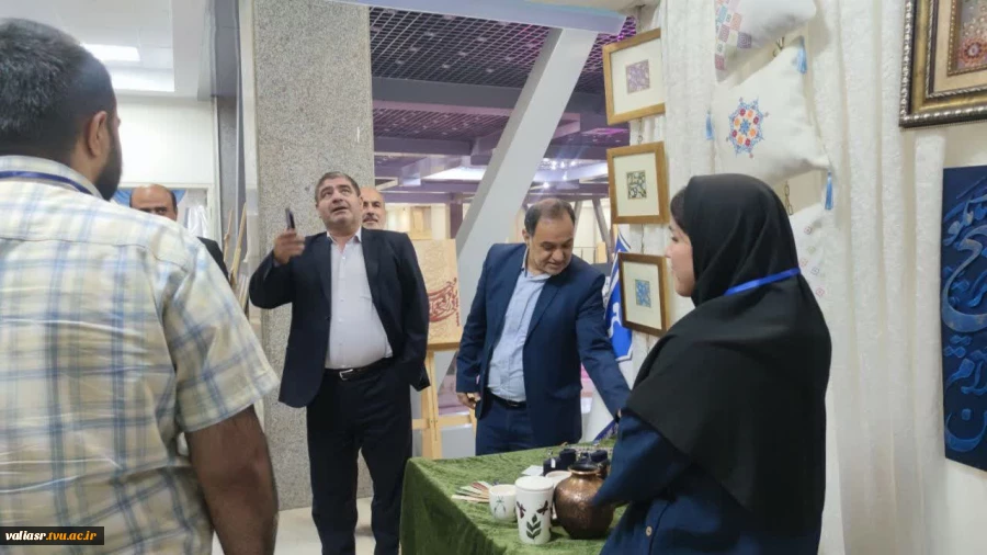 نمایش هنر و توانمندی دانشجویان دانشکده ولی عصر(عج) در نمایشگاه فیروزه در وزارت علوم و تحقیقات 5