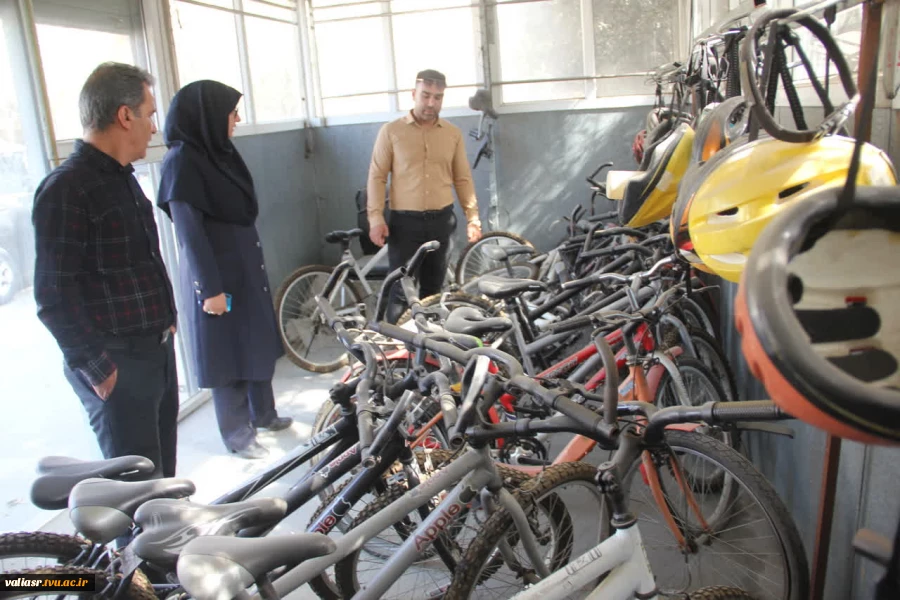 نشست دوستانه رئیس دانشکده با مسئول بوستان ترافیک ناحیه 3 منطقه 15 تهران و مدیر خانه های دوچرخه سطح تهران 4