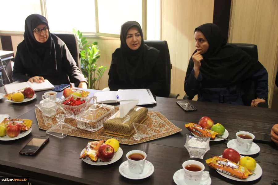 نشست دوستانه رئیس دانشکده با مسئول بوستان ترافیک ناحیه 3 منطقه 15 تهران و مدیر خانه های دوچرخه سطح تهران 5