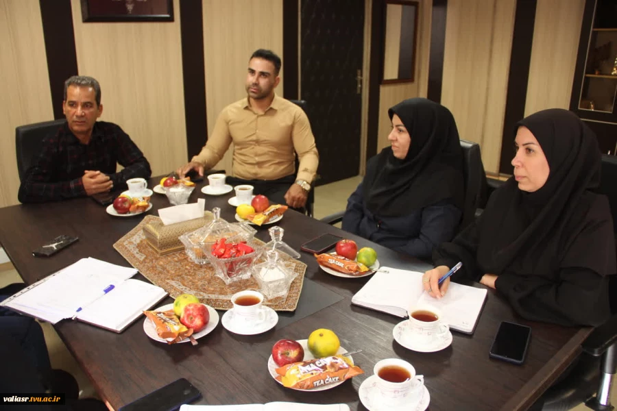 نشست دوستانه رئیس دانشکده با مسئول بوستان ترافیک ناحیه 3 منطقه 15 تهران و مدیر خانه های دوچرخه سطح تهران 6