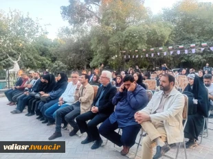 حضور جمعی از کارکنان و دانشجویان دانشکده ولی عصر(عج)  در مراسم افتتاحیه نمایشگاه آثار، دستاوردها و موفقیت های هنرمندان  به مناسبت روز جهانی شهر در کوشک امیرسلیمانی 3