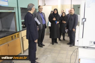 بازدید دکتر مهدی دهمرده معاون پژوهش فناوری و نوآوری و اقتصاد دانش بنیان شورای عالی انقلاب فرهنگی به همراه دکتر مهرداد احمدی ، معاون پژوهش و فناوری دانشگاه ملی مهارت از دانشکده ولی عصر(عج) 2