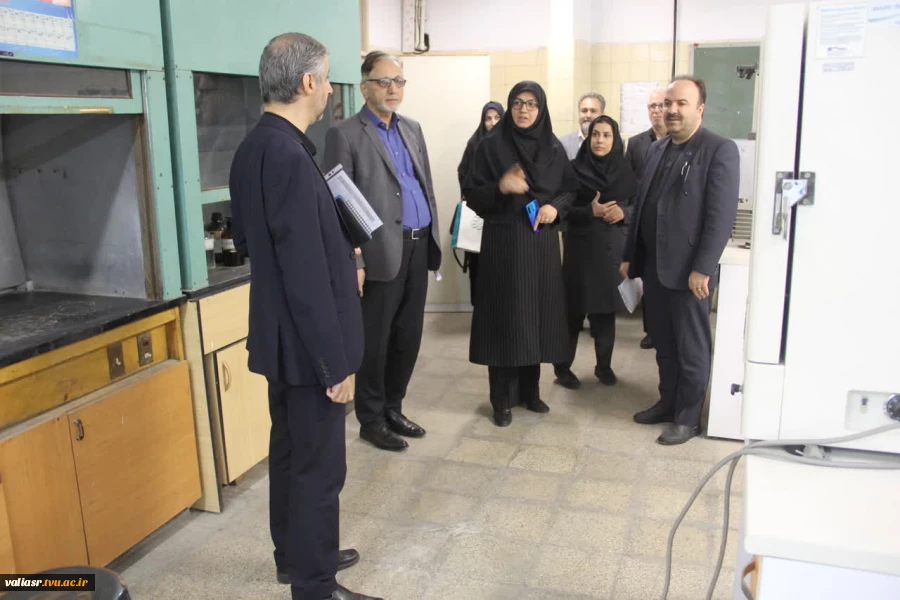 بازدید دکتر مهدی دهمرده معاون پژوهش فناوری و نوآوری و اقتصاد دانش بنیان شورای عالی انقلاب فرهنگی به همراه دکتر مهرداد احمدی ، معاون پژوهش و فناوری دانشگاه ملی مهارت از دانشکده ولی عصر(عج) 2