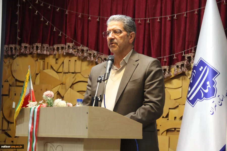 روایت تصویری از گرامیداشت روز دانشجو همزمان با هفته پژوهش با حضور جناب آقای دکتر مهدی دهمرده و جناب آقای دکتر غلامرضا زمانی 4