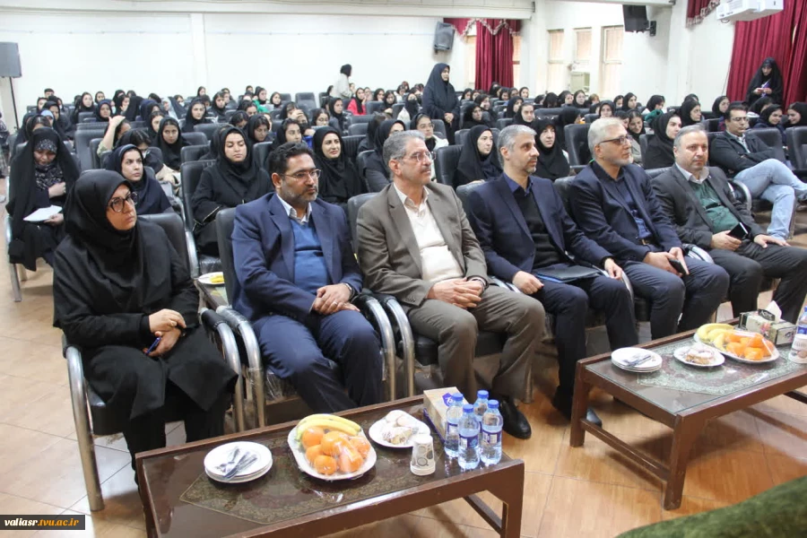 روایت تصویری از گرامیداشت روز دانشجو همزمان با هفته پژوهش با حضور جناب آقای دکتر مهدی دهمرده و جناب آقای دکتر غلامرضا زمانی 7