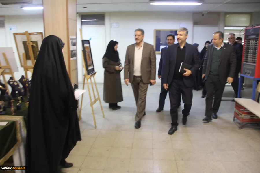 روایت تصویری از گرامیداشت روز دانشجو همزمان با هفته پژوهش با حضور جناب آقای دکتر مهدی دهمرده و جناب آقای دکتر غلامرضا زمانی 8