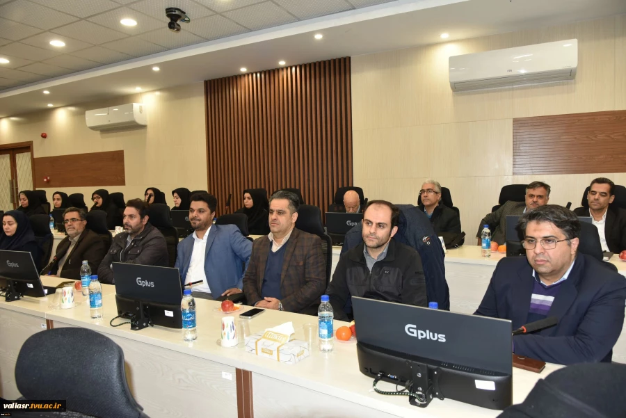 با حضور رئیس دانشگاه و جمعی از اساتید و نخبگان دانشگاهی
نشست هم‌اندیشی نقش دانشگاه در تحقق ایران قوی برگزار شد 5