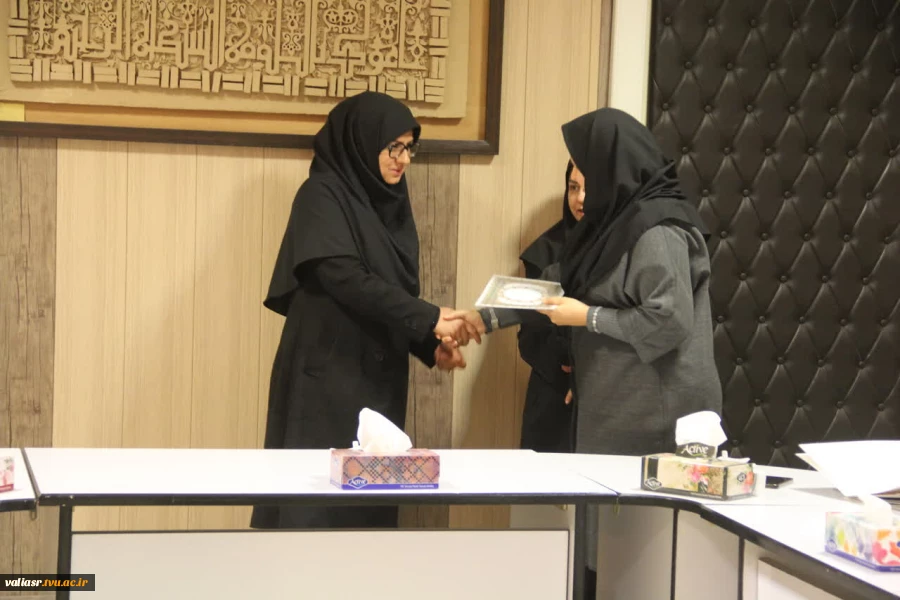 تقدیر از همکاران حوزه اداری - مالی دانشکده ولی عصر(عج) 11