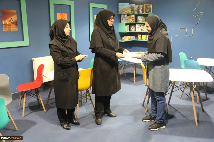 تقدیر از خانم دکتر هانیه رحمتی به مناسبت هفته ورزش و تربیت بدنی 4