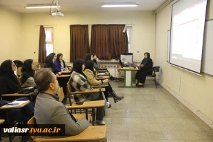 سمینار "بررسی جایگاه اثر هنرمند و مخاطب در آثار" در دانشکده ولی عصر(عج) برگزار شد. 2