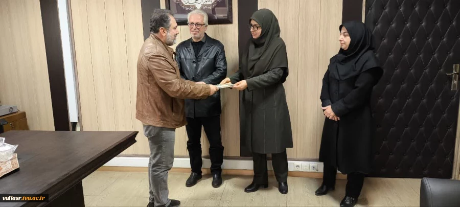 تقدیر از مسئول واحد پژوهش به مناسبت گرامیداشت هفته پژوهش و فناوری در دانشکده ولی عصر (عج) 3