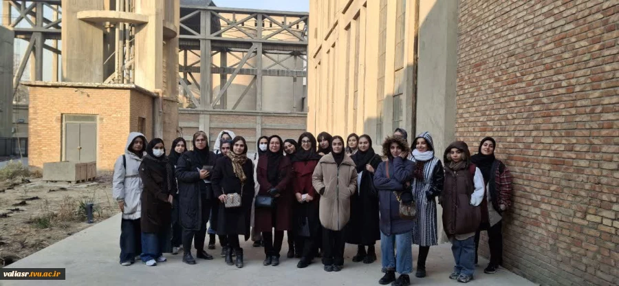 بازدید دانشجویان رشته معماری دانشکده ولی عصر(عج) از کارخانه سیمان ری 2