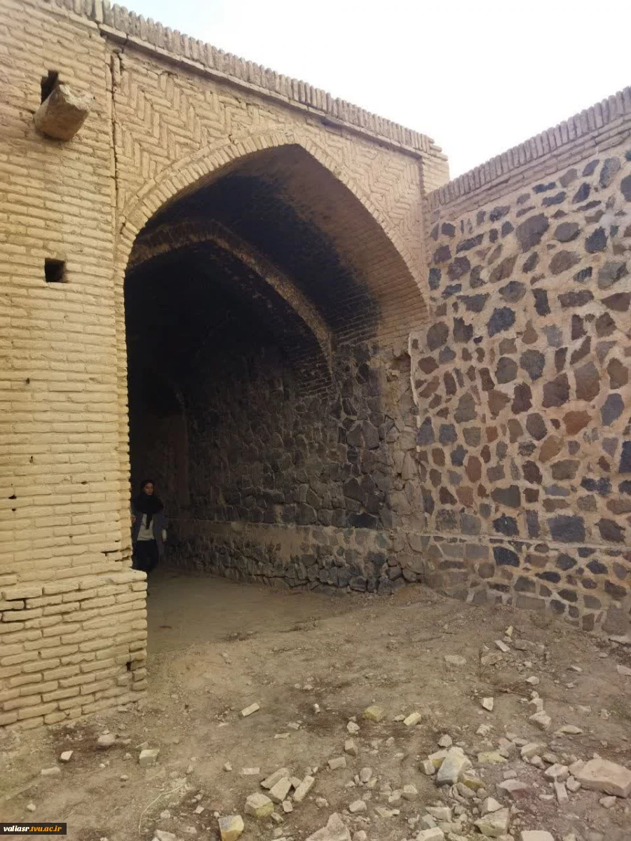 بازدید دانشجویان رشته معماری دانشکده ولی عصر(عج) از کاروانسرای کنارگرد 2