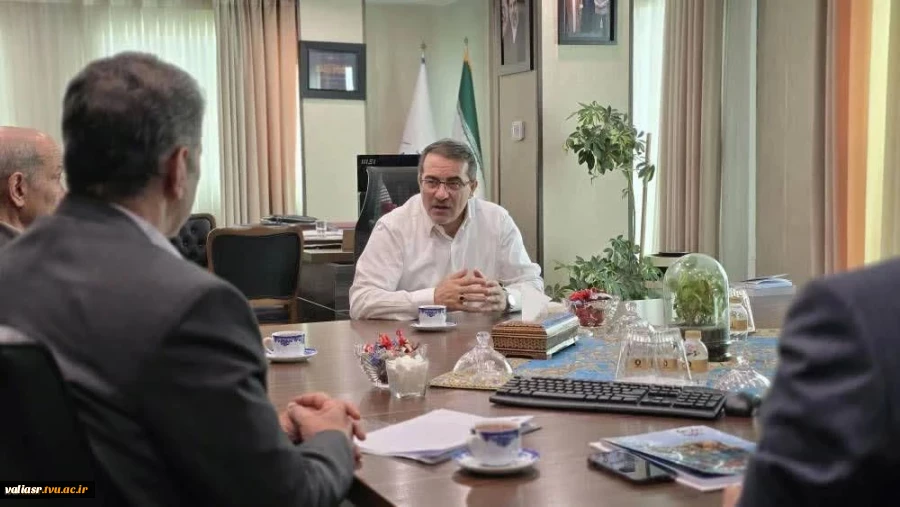 به منظور پیگیری نامه رؤسای سه دانشگاه پهنه گستر کشور، با موضوع افزایش حقوق کارمندان دانشگاه‌ها صورت گرفت؛
دیدار روسای دانشگاه ملی مهارت، پیام نور و علمی کاربردی با معاون رئیس جمهور و رئیس سازمان اداری و استخدامی کشور 3