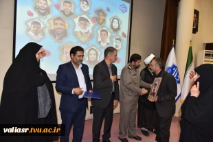 در یادواره شهدای خانواده بزرگ دانشگاه ملی مهارت در جنگ رمضان تأکید شد؛

لزوم بازخوانی سیره شهدا و ثبت میراث ماندگار دفاع مقدس در دانشگاه‌ها 4