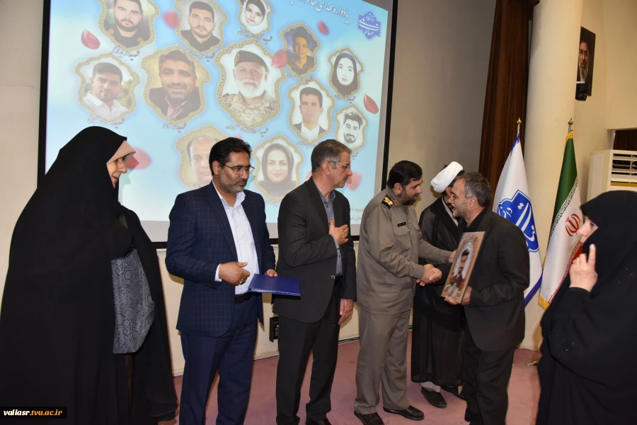 در یادواره شهدای خانواده بزرگ دانشگاه ملی مهارت در جنگ رمضان تأکید شد؛

لزوم بازخوانی سیره شهدا و ثبت میراث ماندگار دفاع مقدس در دانشگاه‌ها 4