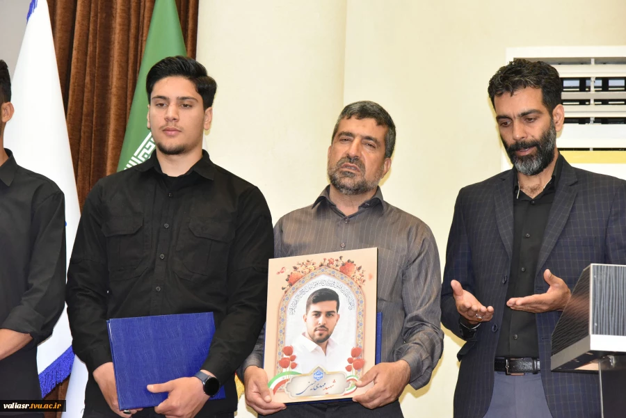 در یادواره شهدای خانواده بزرگ دانشگاه ملی مهارت در جنگ رمضان تأکید شد؛

لزوم بازخوانی سیره شهدا و ثبت میراث ماندگار دفاع مقدس در دانشگاه‌ها 11