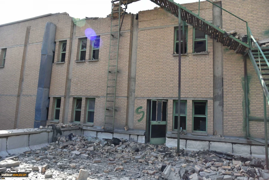 بازدید رئیس دانشگاه ملی مهارت و مدیران ستادی از فضاهای آسیب‌دیده جنگ سوم تحمیلی دانشکده ملی مهارت ولی عصر(عج) 3