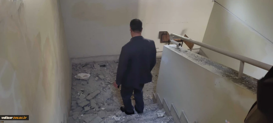 بازدید رئیس دانشگاه ملی مهارت و مدیران ستادی از فضاهای آسیب‌دیده جنگ سوم تحمیلی دانشکده ملی مهارت ولی عصر(عج) 5