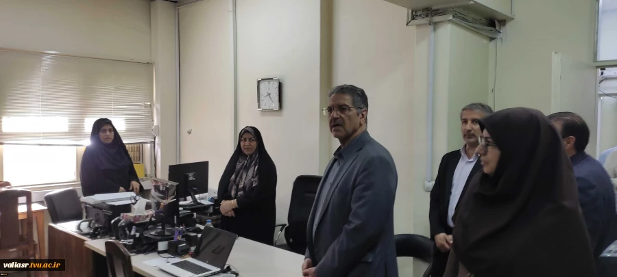 بازدید رئیس دانشگاه ملی مهارت و مدیران ستادی از فضاهای آسیب‌دیده جنگ سوم تحمیلی دانشکده ملی مهارت ولی عصر(عج) 13
