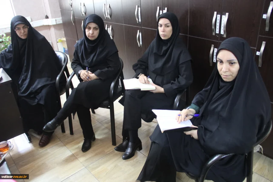 جلسه هم اندیشی اساتید انجمن های علمی با معاونت فرهنگی دانشکده ولی عصر (عج) برگزار شد 2