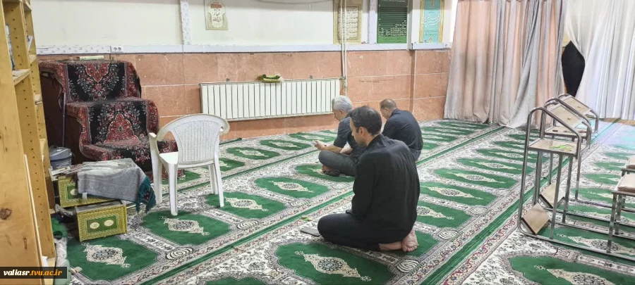 مراسم پر فیض زیارت عاشورا به مناسبت ایام سوگواری حضرت اباعبدالله (ع) در دانشکده ولی عصر(عج) برگزار شد. 4