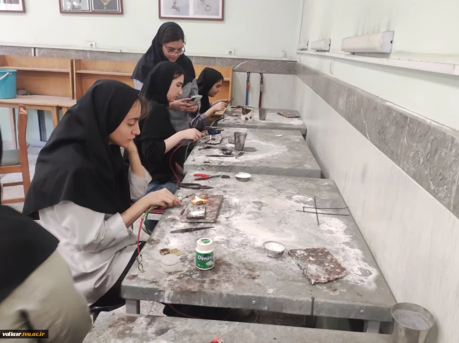 برگزاری کلاسهای عملی رشته طلا و جواهر در دانشکده ملی مهارت ولی عصر (عج) 2