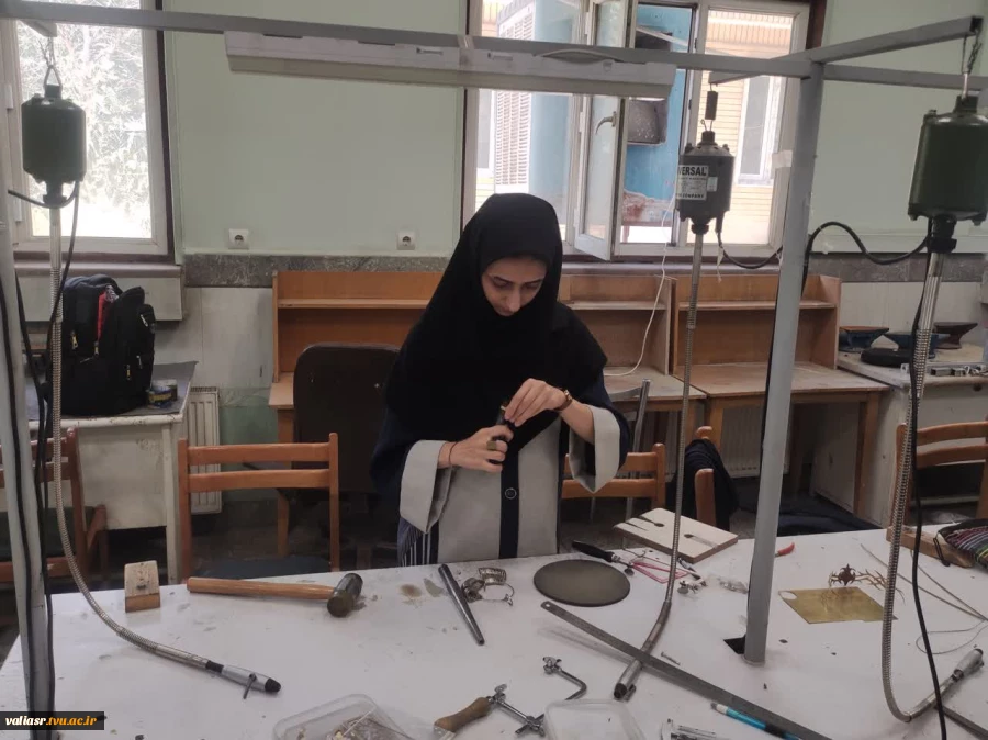 برگزاری کلاسهای عملی رشته طلا و جواهر در دانشکده ملی مهارت ولی عصر (عج) 3