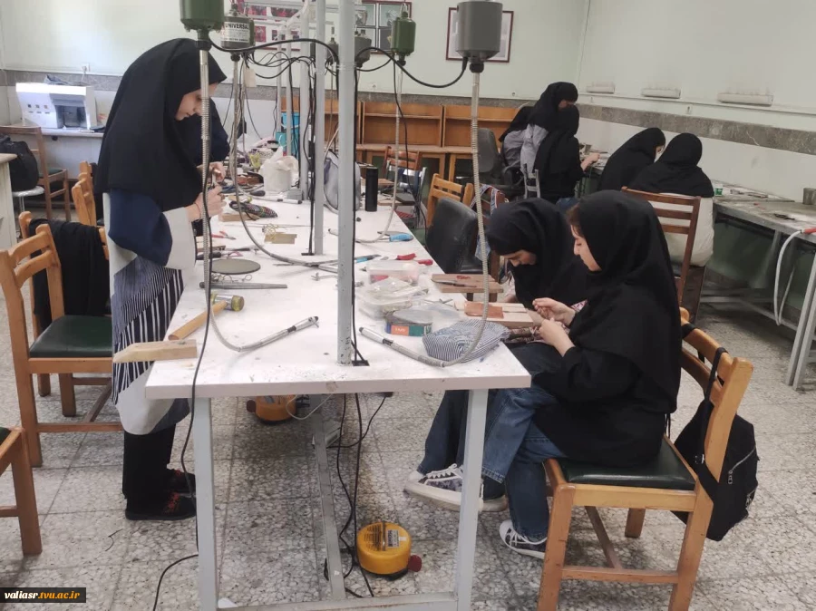 برگزاری کلاسهای عملی رشته طلا و جواهر در دانشکده ملی مهارت ولی عصر (عج) 4