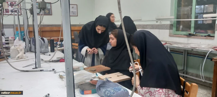 برگزاری کلاسهای عملی رشته طراحی و ساخت طلا و جواهر در دانشکده ملی مهارت ولی عصر (عج) 4