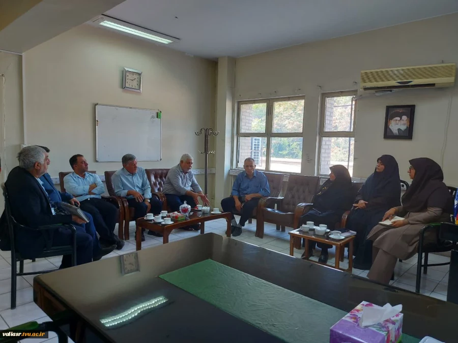 برگزاری جلسه ریاست با نیروهای نگهبانی و انتظامات دانشکده ولی عصر(عج) 3